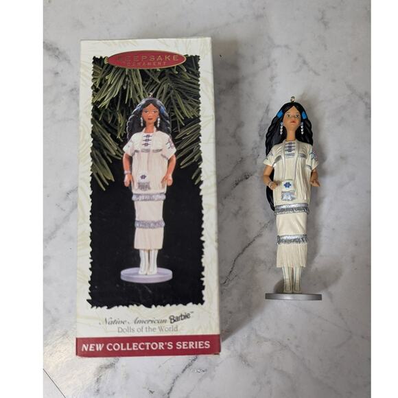 Hallmark Dolls of the World Native American Barbie 1996 Christmas tree ornament - Picture 2 of 8